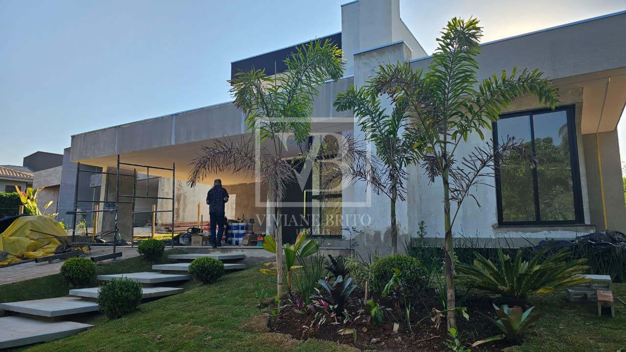 CASA DE ALTO PADRÃO À VENDA NO CONDOMÍNIO GRAN ROYALLE - IGARAPÉ