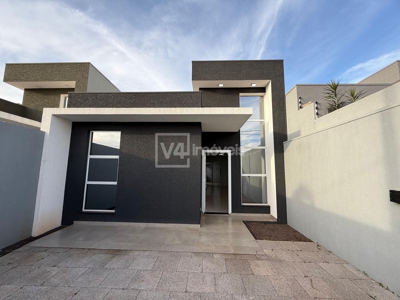 Casa com ?timo Acabamento no Bairro Piovesan, CASCAVEL - PR