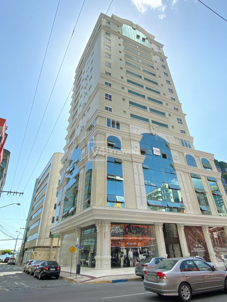 Apartamento à venda no Edifício Vogue CNA em Meia Praia, ITAPE...