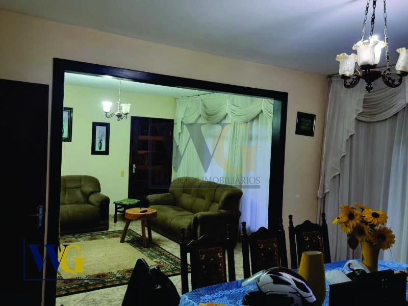 Casa à Venda no Centro de Campo Largo/PR Localização Privilegi...