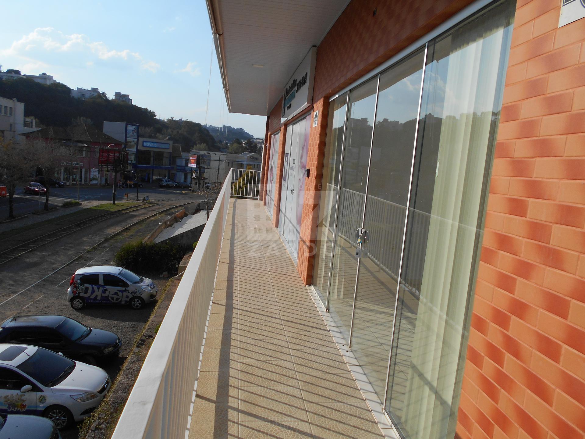 SALA COMERCIAL SUPERIOR CONTENDO APROXIMADAMENTE 50m , 01 BANH...