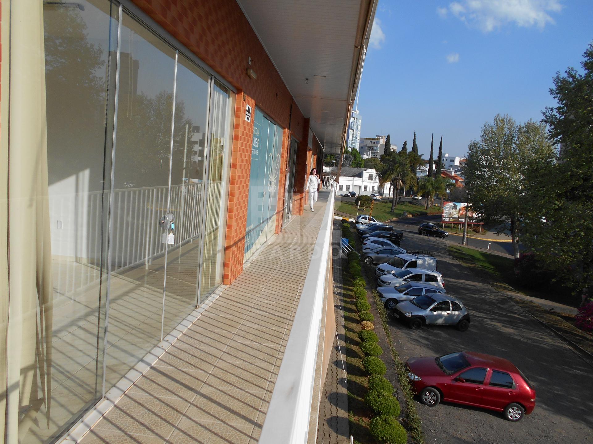 SALA COMERCIAL SUPERIOR CONTENDO APROXIMADAMENTE 50m , 01 BANH...
