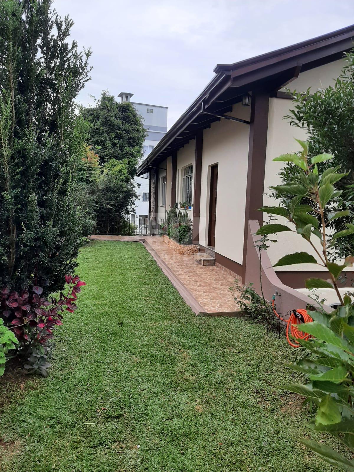 Casa de dois pavimentos à venda no centro - 300,00m  área cons...