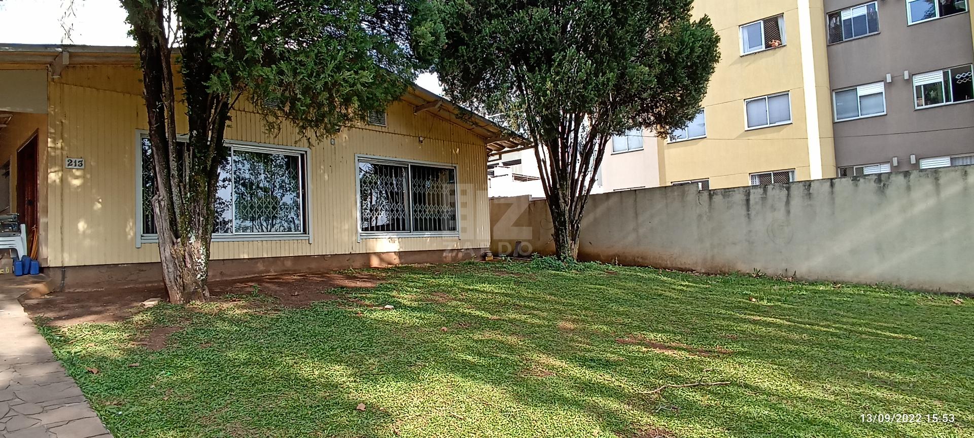 CASA COM AMPLO TERRENO, BAIRRO CENTRO, CACADOR - SC