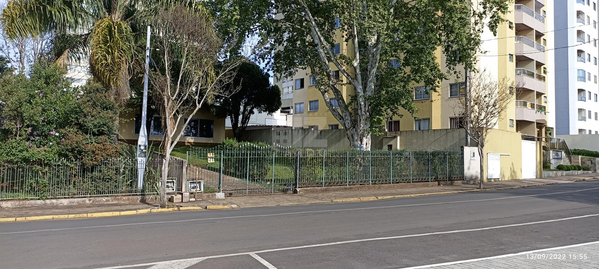 CASA COM AMPLO TERRENO, BAIRRO CENTRO, CACADOR - SC