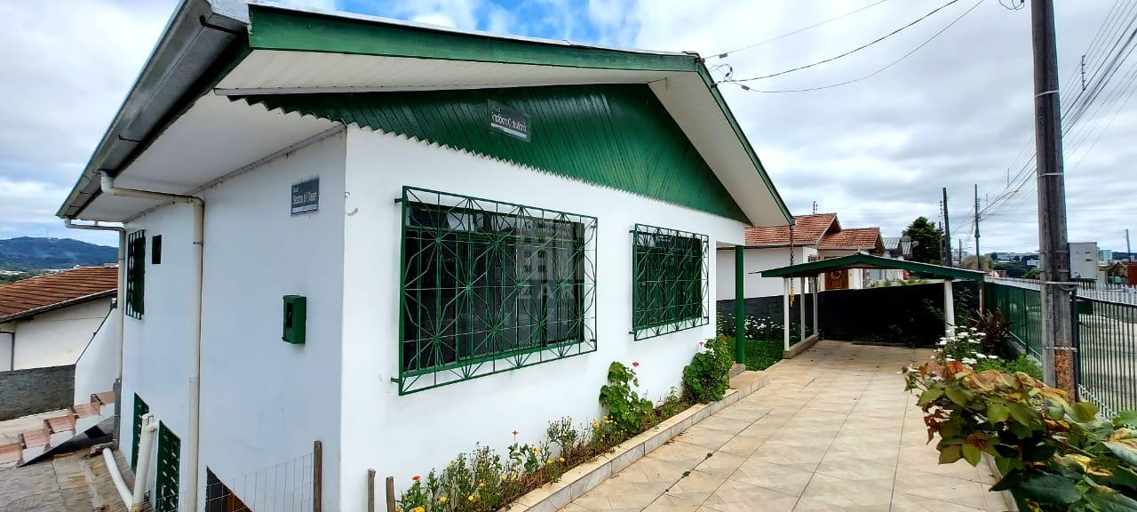 À VENDA - CASA EM ALVENARIA COM PORÃO, EM LOTE DE ESQUINA - NO...