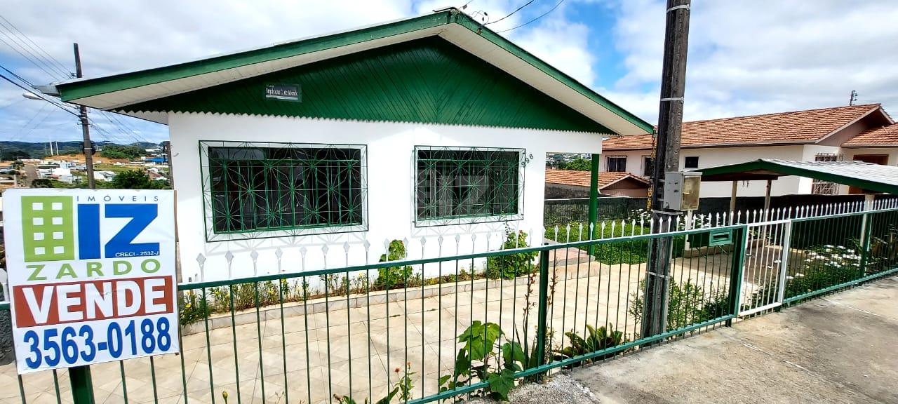 À VENDA - CASA EM ALVENARIA COM PORÃO, EM LOTE DE ESQUINA - NO...