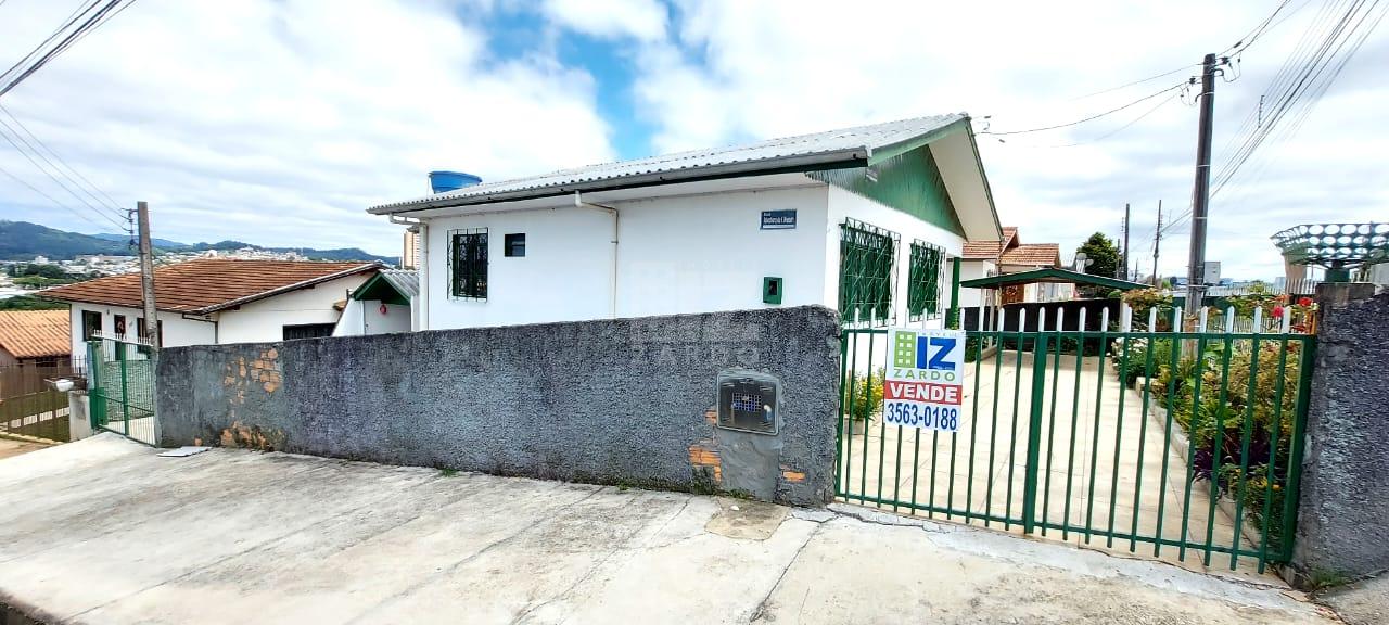 À VENDA - CASA EM ALVENARIA COM PORÃO, EM LOTE DE ESQUINA - NO...