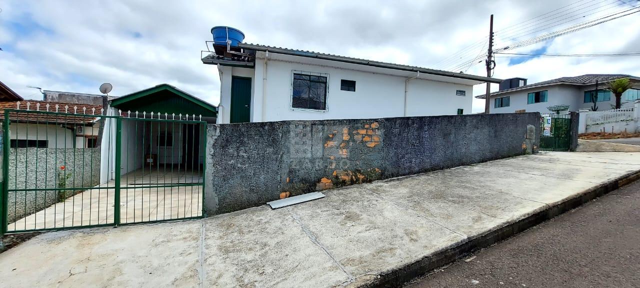 À VENDA - CASA EM ALVENARIA COM PORÃO, EM LOTE DE ESQUINA - NO...