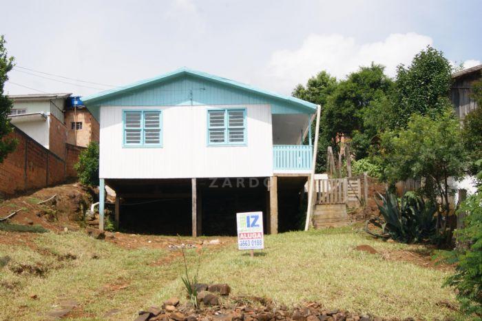 AMPLO TERRENO A VENDA COM CASA DE MADEIRA, BAIRO RANCHO FUNDO.