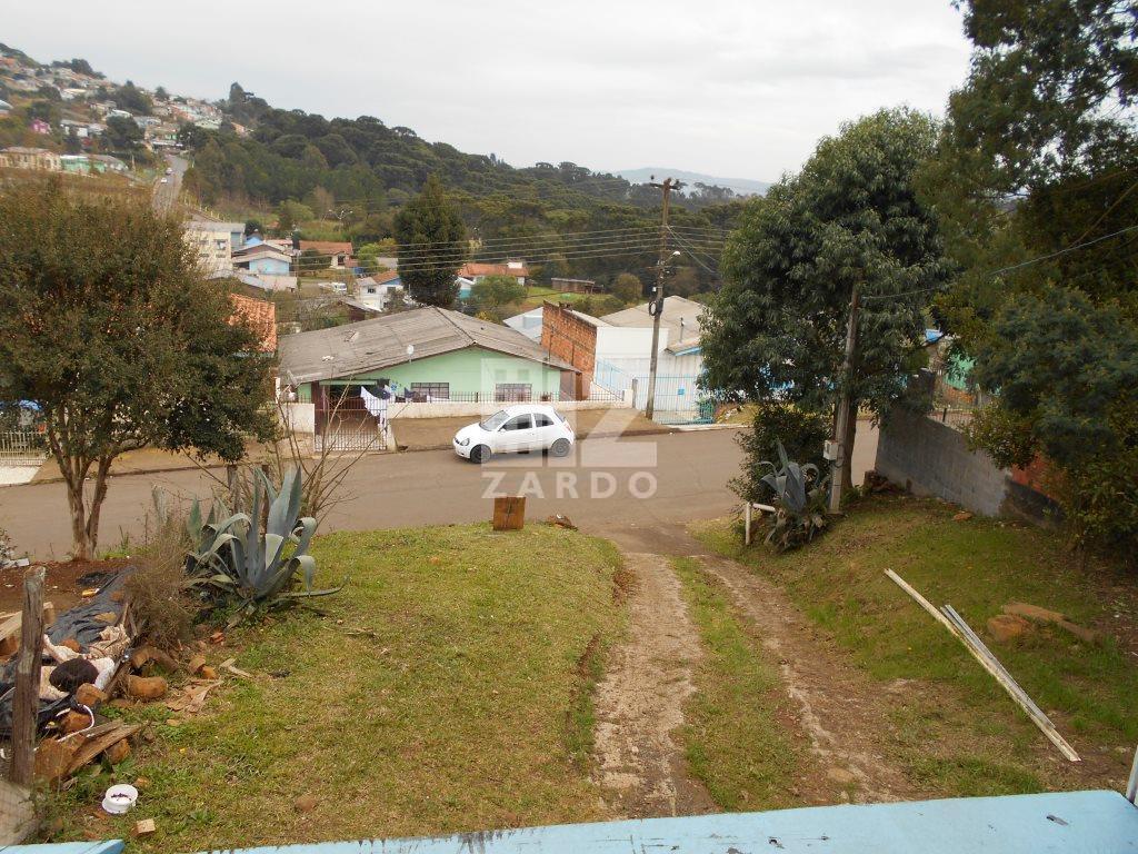 AMPLO TERRENO A VENDA COM CASA DE MADEIRA, BAIRO RANCHO FUNDO.