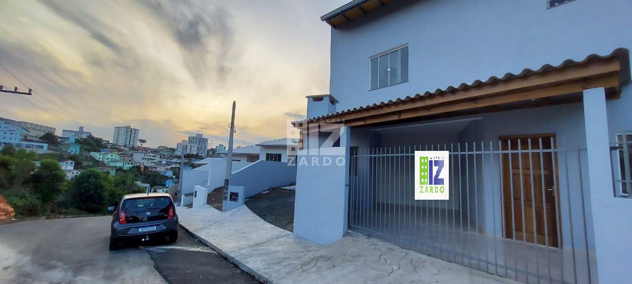 SOBRADO A VENDA - BAIRRO BELLO, COM 03 QUARTOS E VAGA DE GARAGEM.