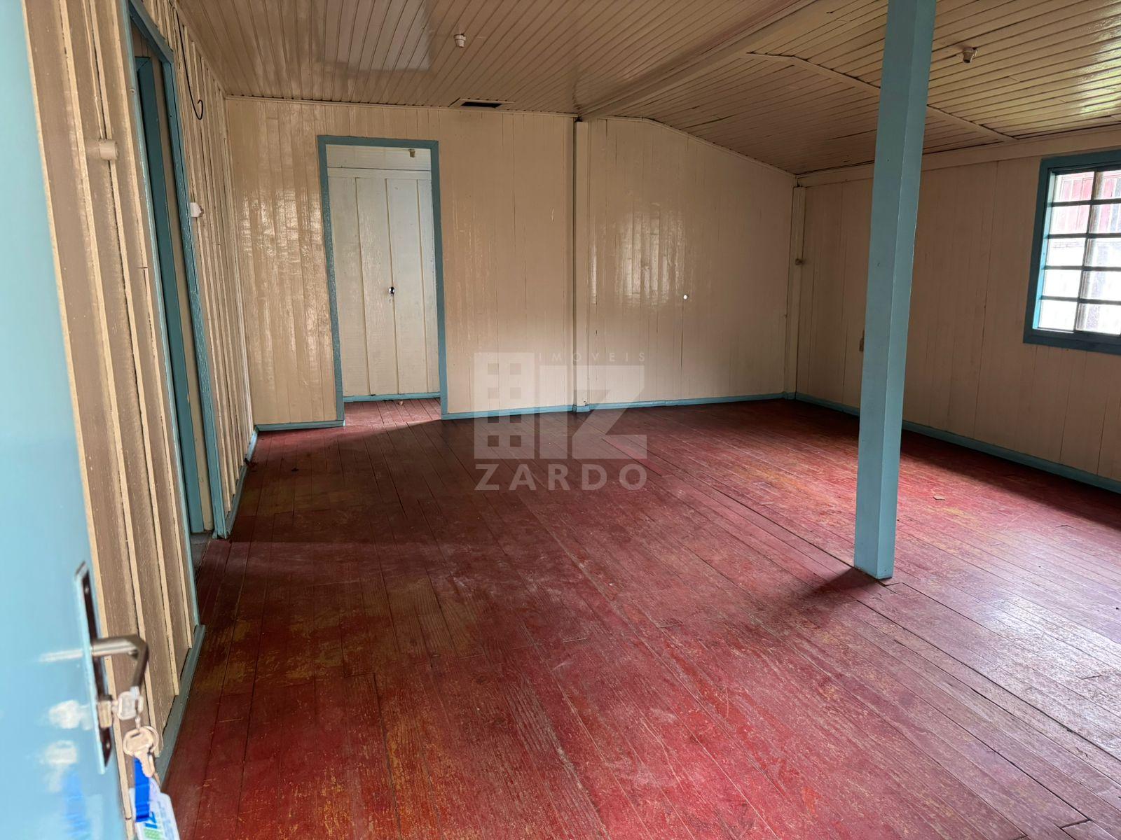 CASA FUNDOS PARA LOCAÇÃO, EM MADEIRA, NO BAIRRO GIOPPO  