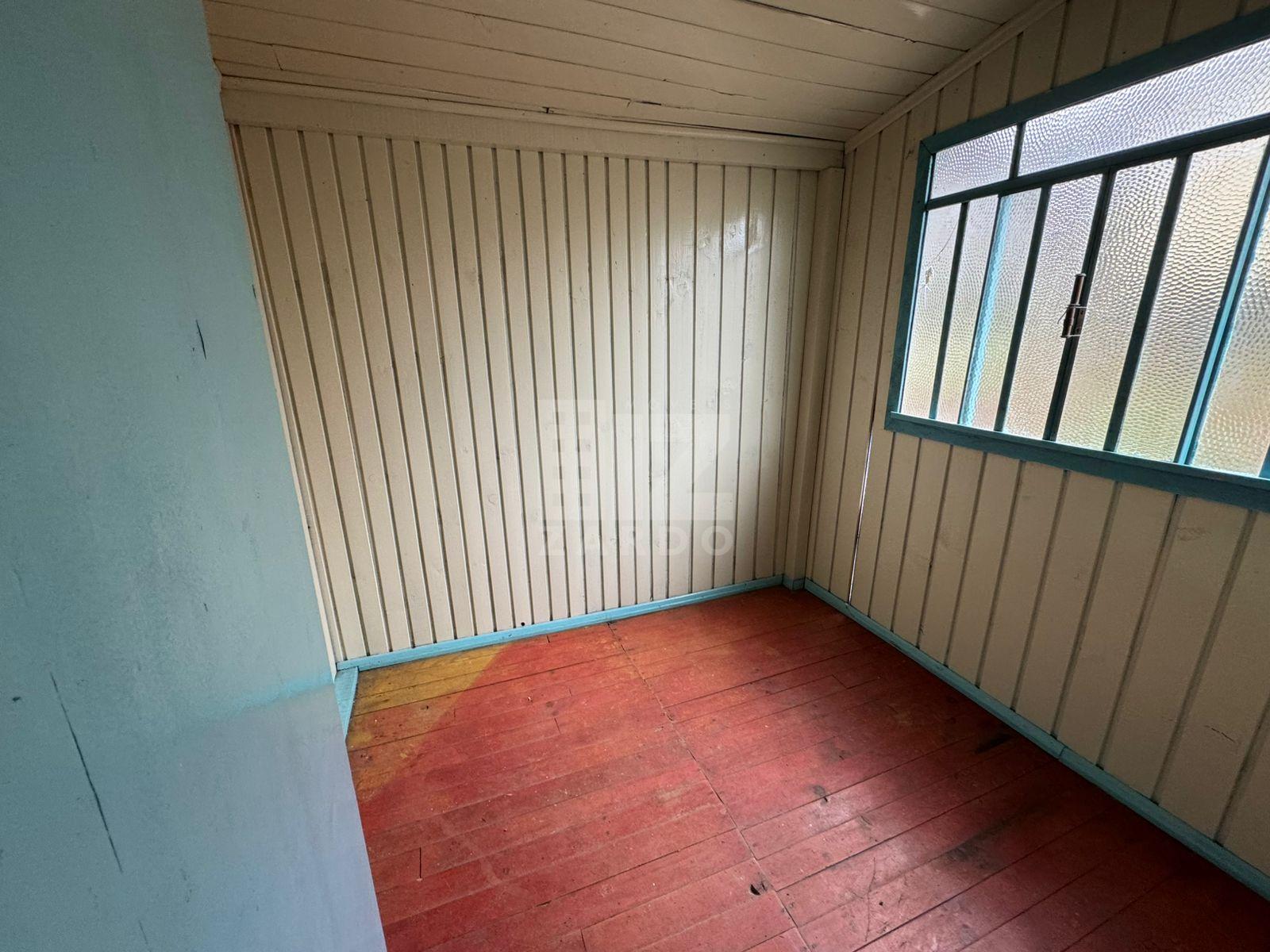 CASA FUNDOS PARA LOCAÇÃO, EM MADEIRA, NO BAIRRO GIOPPO  