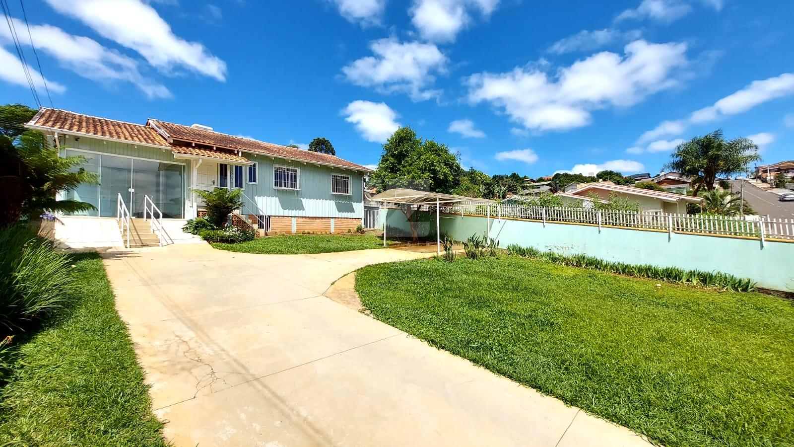 CASA A VENDA COM EXCELENTE TERRENO, BAIRRO SANTA CATARINA   