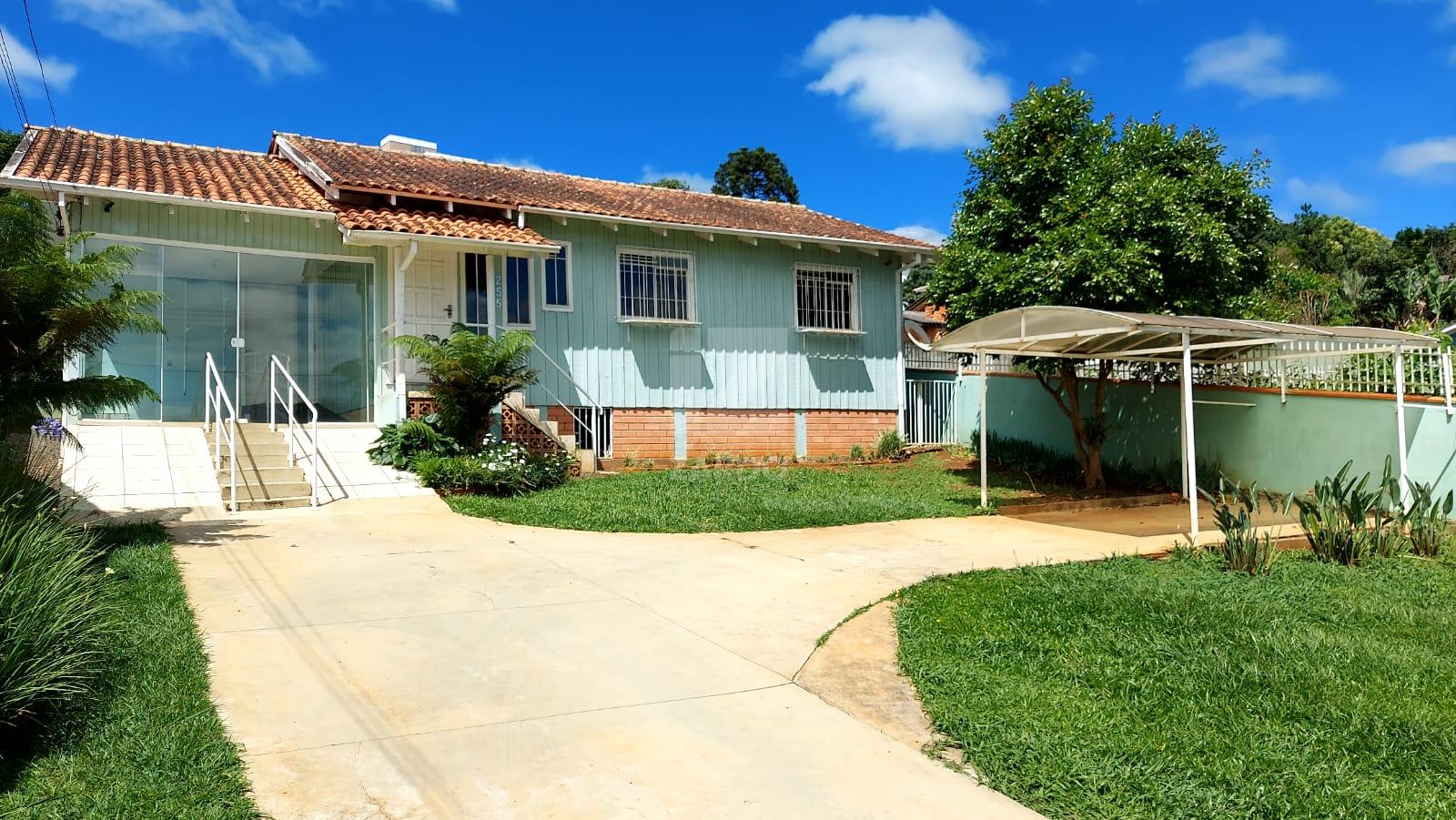 CASA A VENDA COM EXCELENTE TERRENO, BAIRRO SANTA CATARINA   