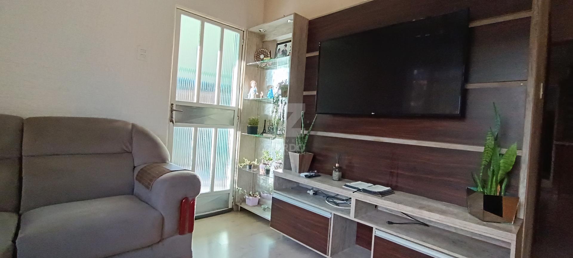 Casa e 02 kitnets à venda no mesmo lote - bairro Gioppo - Caça...