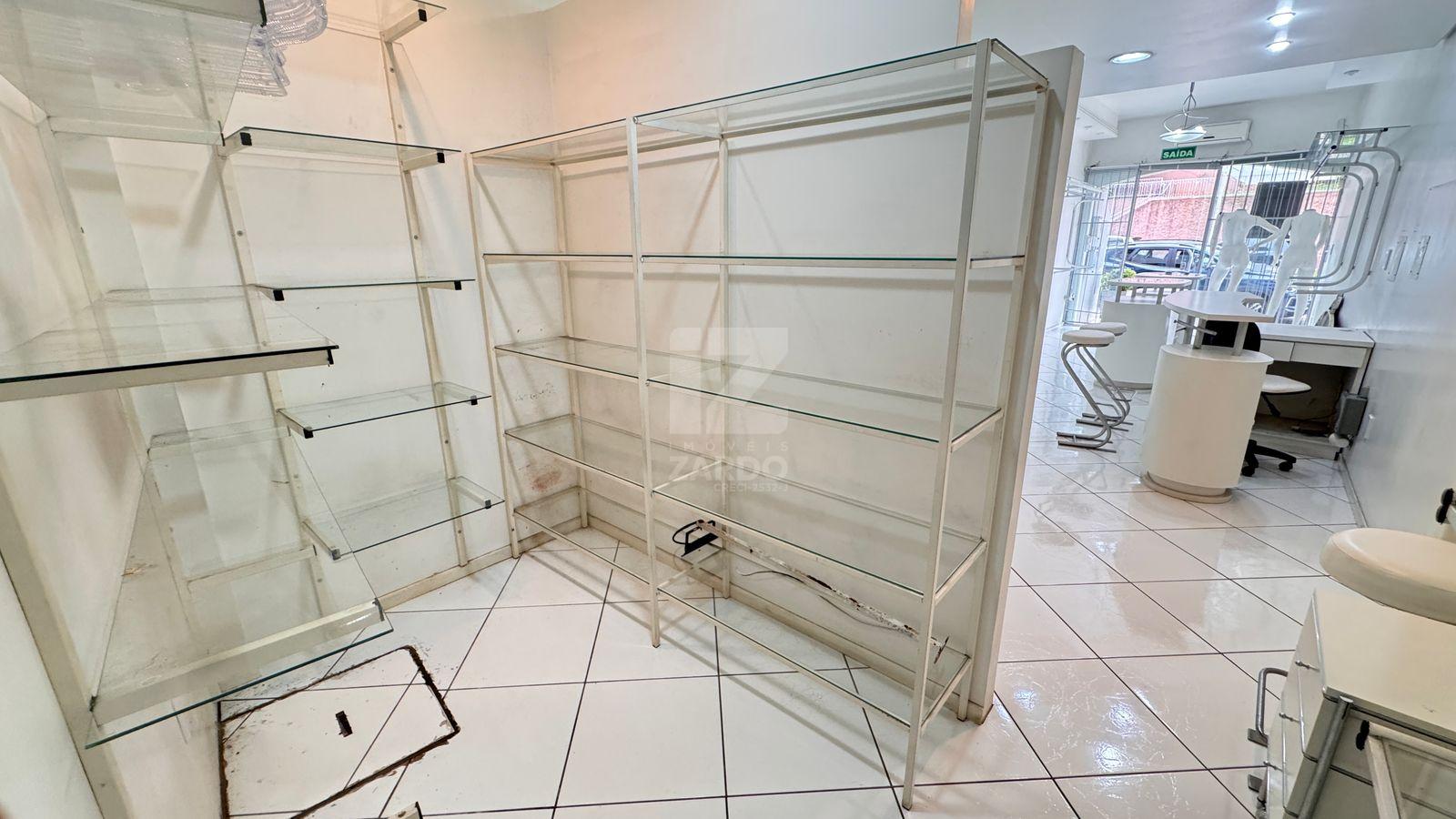 ALUGA-SE SALA COMERCIAL, TÉRREA, AV. SANTA CATARINA,CENTRO   