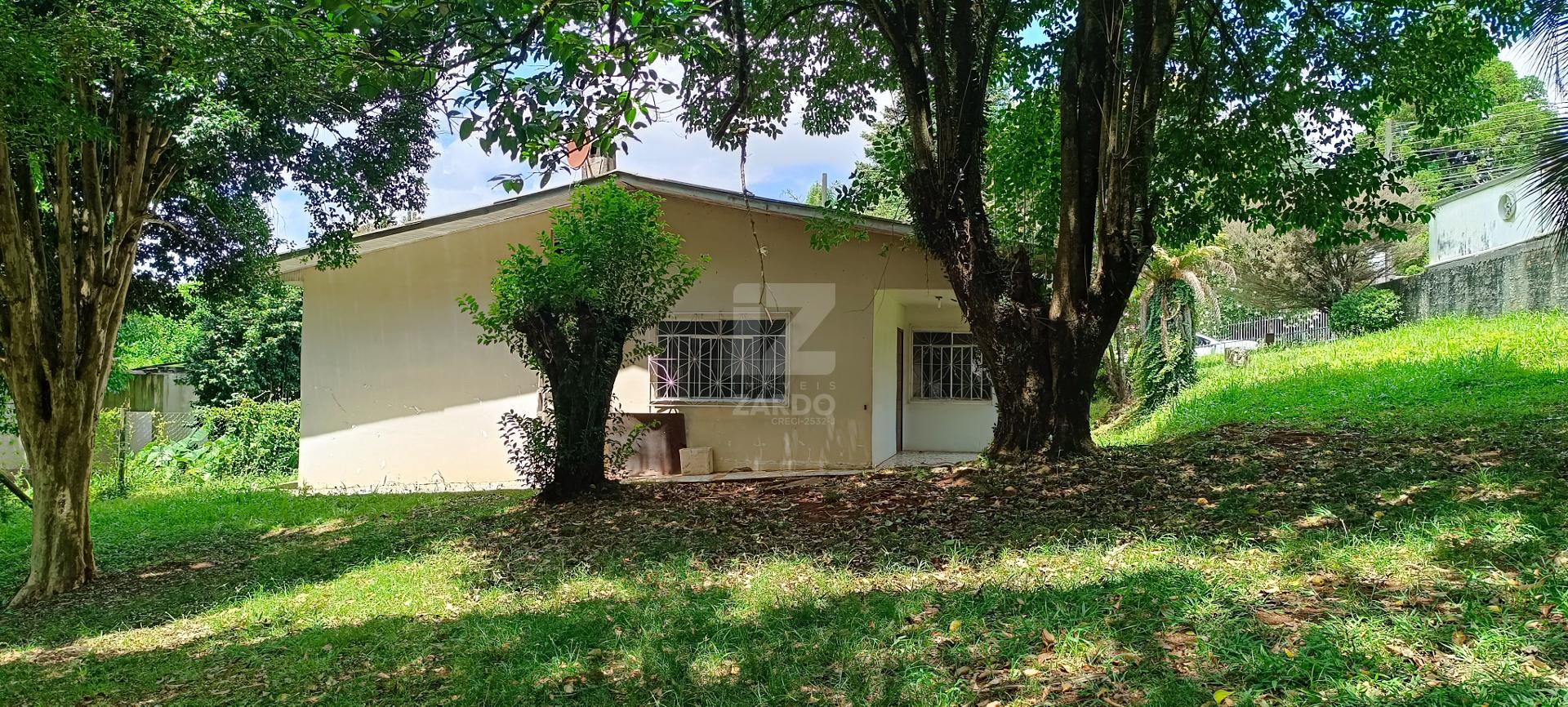 Imóvel de esquina - Casa em alvenaria à venda em terreno de 1....