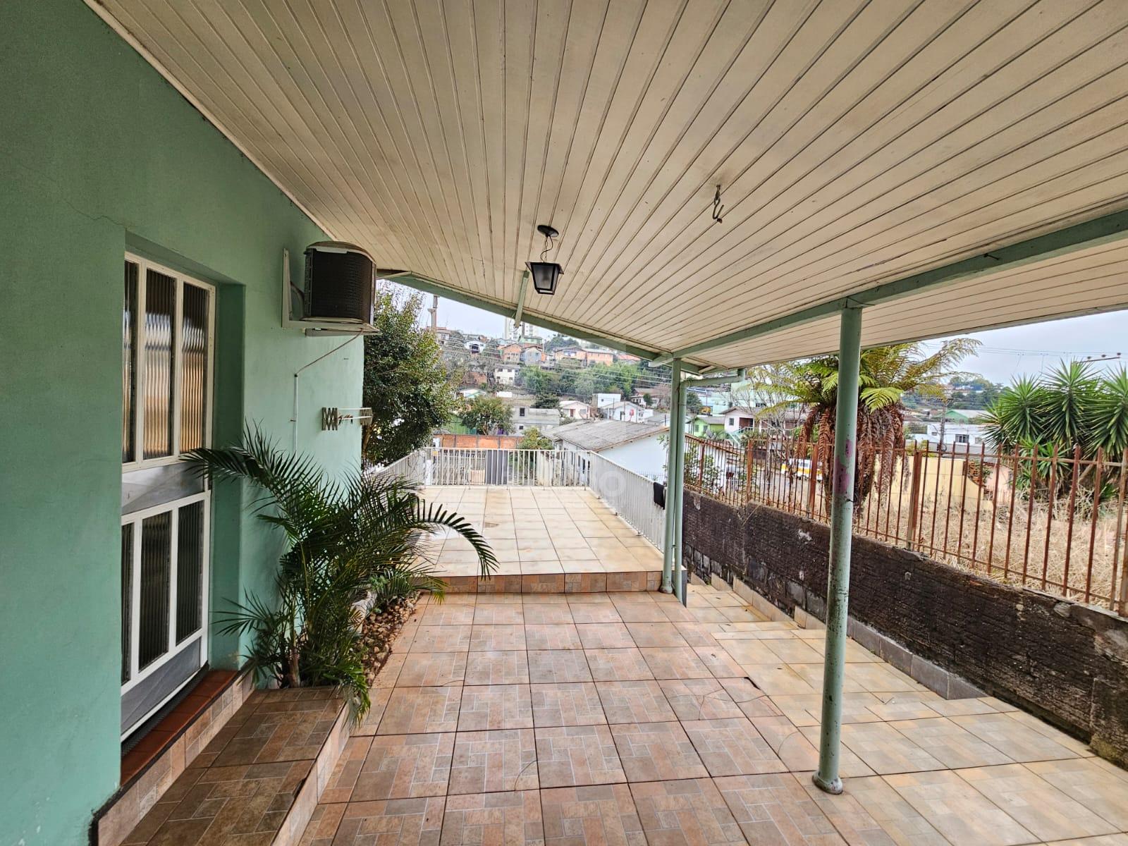 CASA AMPLA, PARA LOCAÇÃO, COM 04 QUARTOS, BAIRRO GIOPPO    
