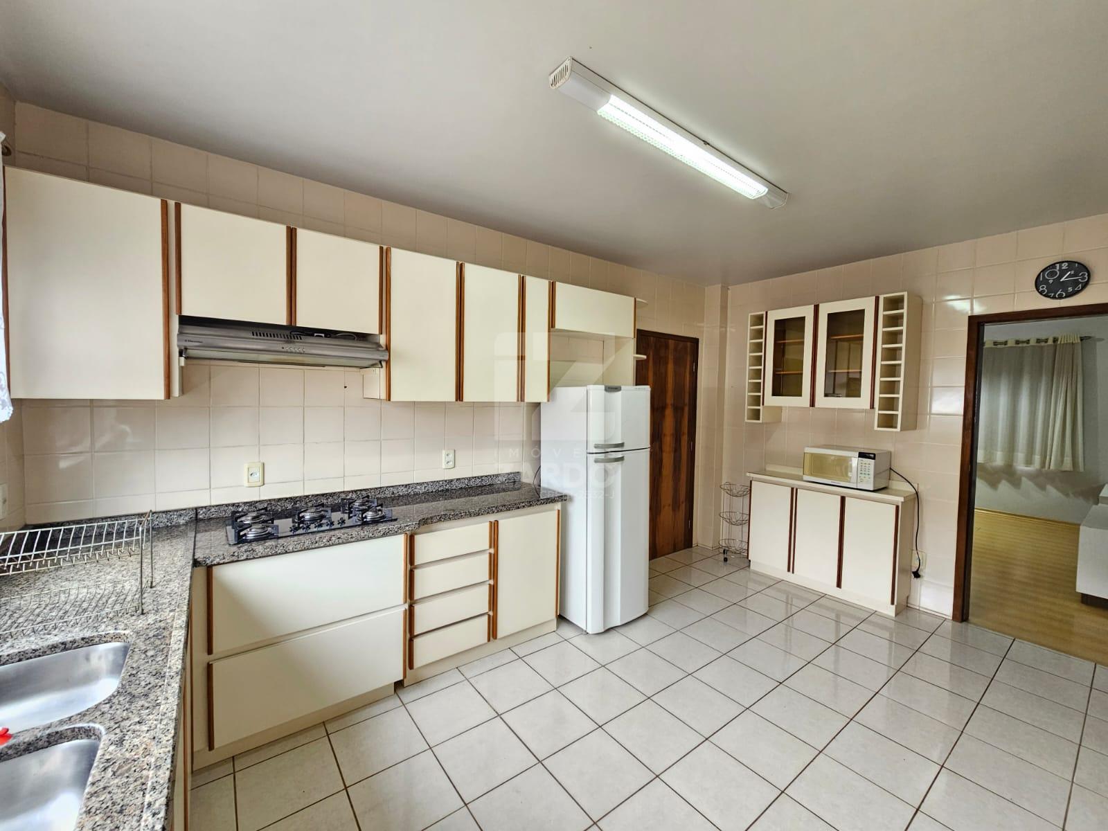 AMPLO E ACONCHEGANTE APARTAMENTO PARA LOCAÇÃO, ED. SANTO ANTON...