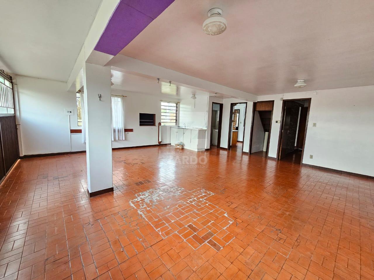 CASA ESPAÇOSA PARA LOCAÇÃO, COM 05 QUARTOS, BAIRRO MUNICÍPIOS   
