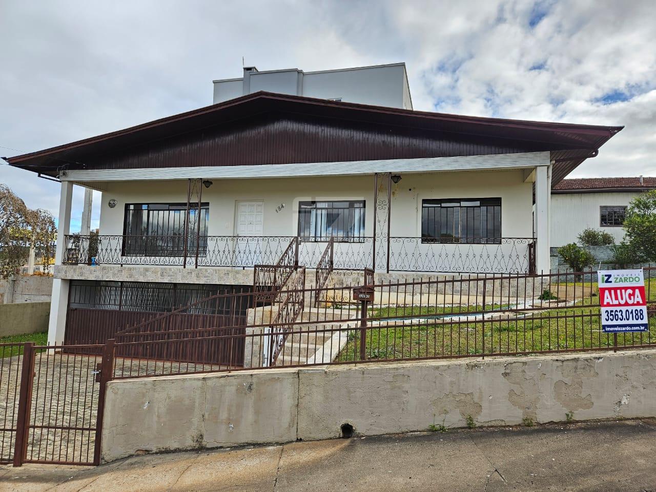 CASA ESPAÇOSA PARA LOCAÇÃO, COM 05 QUARTOS, BAIRRO MUNICÍPIOS   