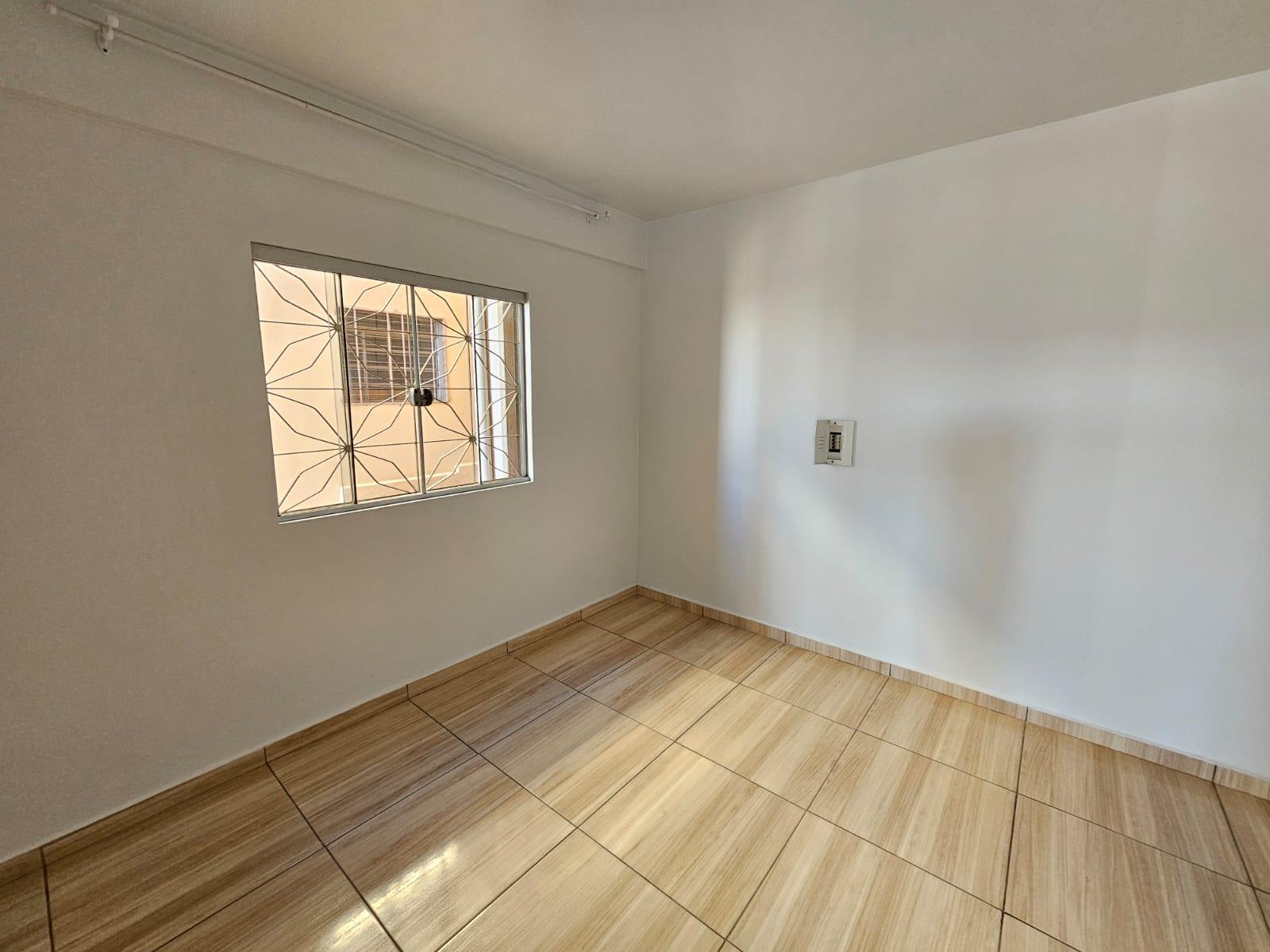 CASA AMPLA PARA LOCAÇÃO, PARTE TÉRREA, BAIRRO MARTELLO    