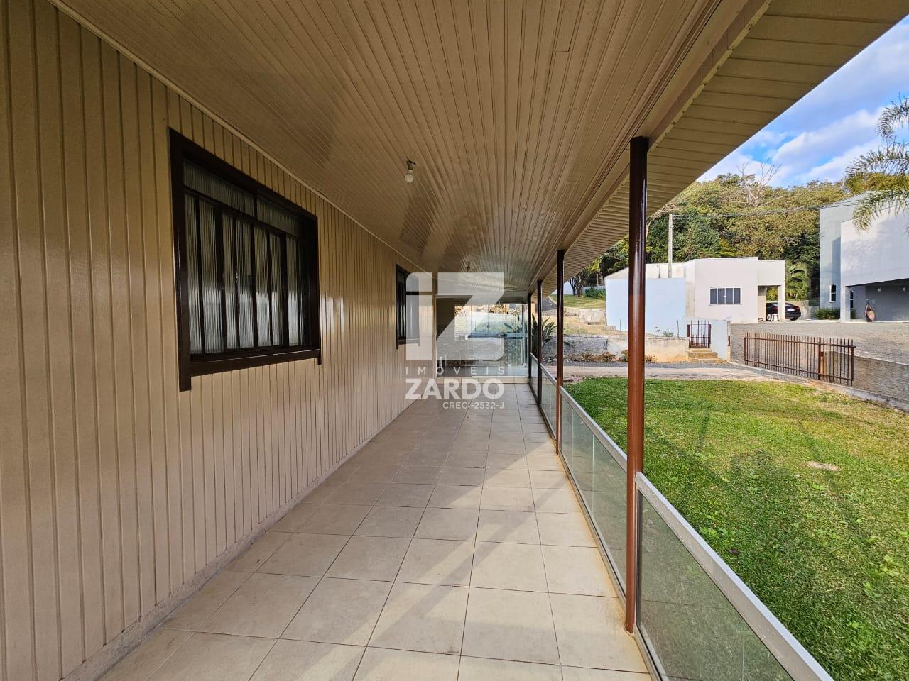 CASA CONFORTÁVEL, PARA LOCAÇÃO, BAIRRO BERGER,COM 03 QUARTOS  