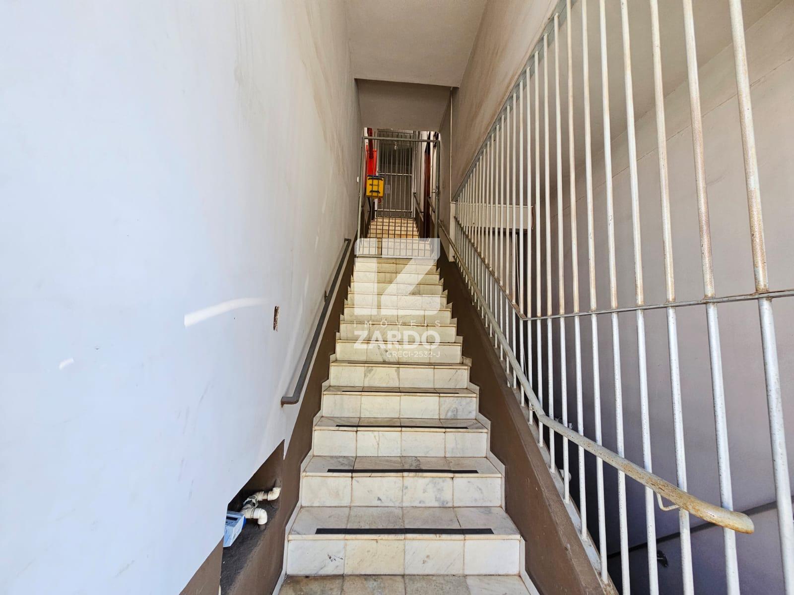APARTAMENTO PARA LOCAÇÃO NO CENTRO, COM TRÊS QUARTOS, SALA, CO...