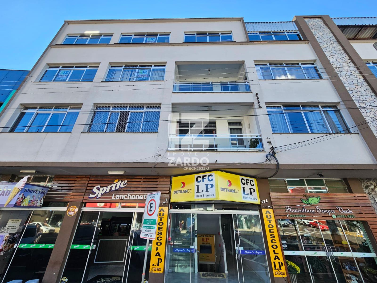 APARTAMENTO NO CENTRO, CONTENDO DOIS QUARTOS, SALA, COZINHA E ...