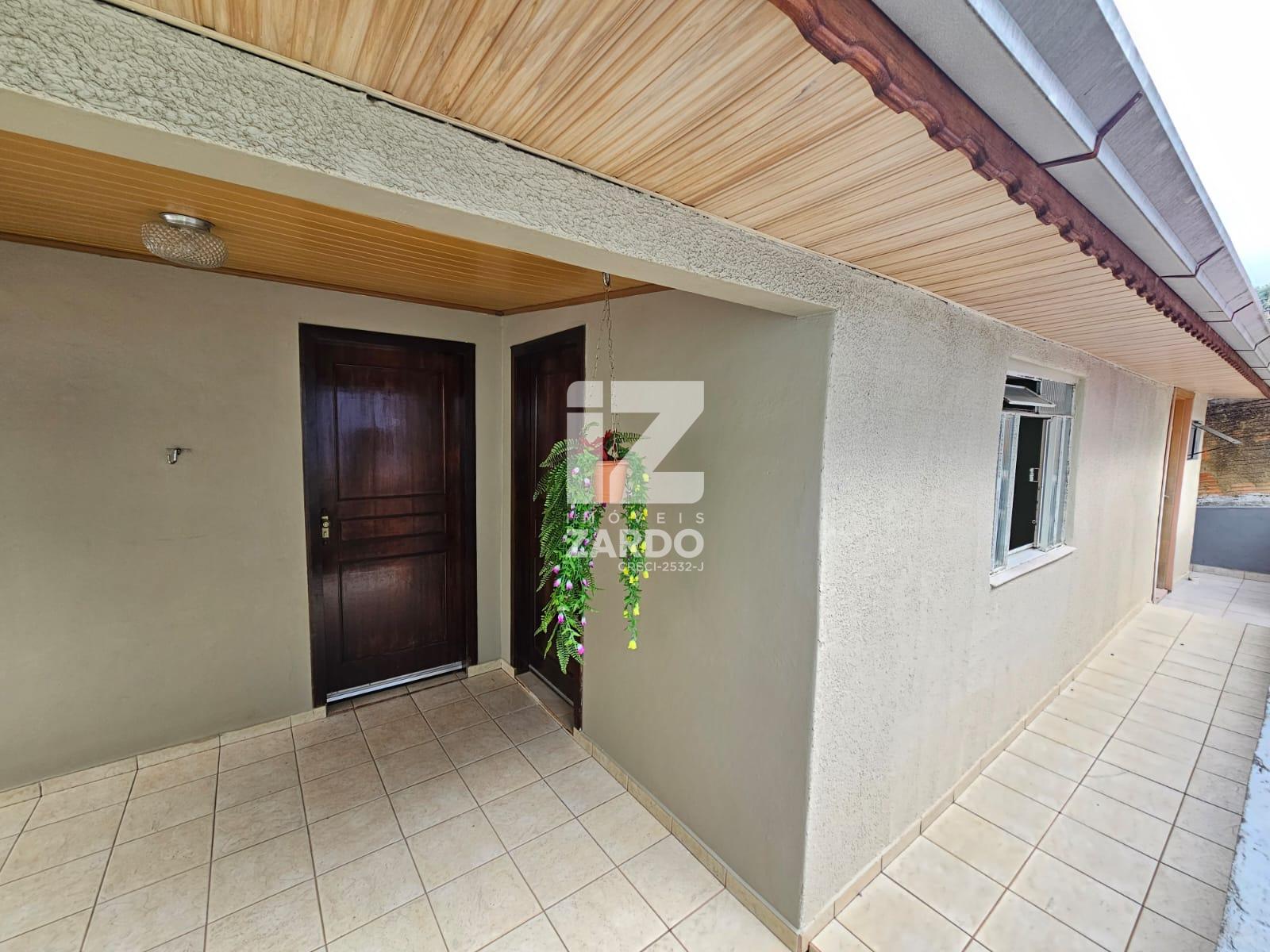 CASA FUNDOS, PARA LOCAÇÃO, COM 03 QUARTOS, BAIRRO SANTA CATARI...