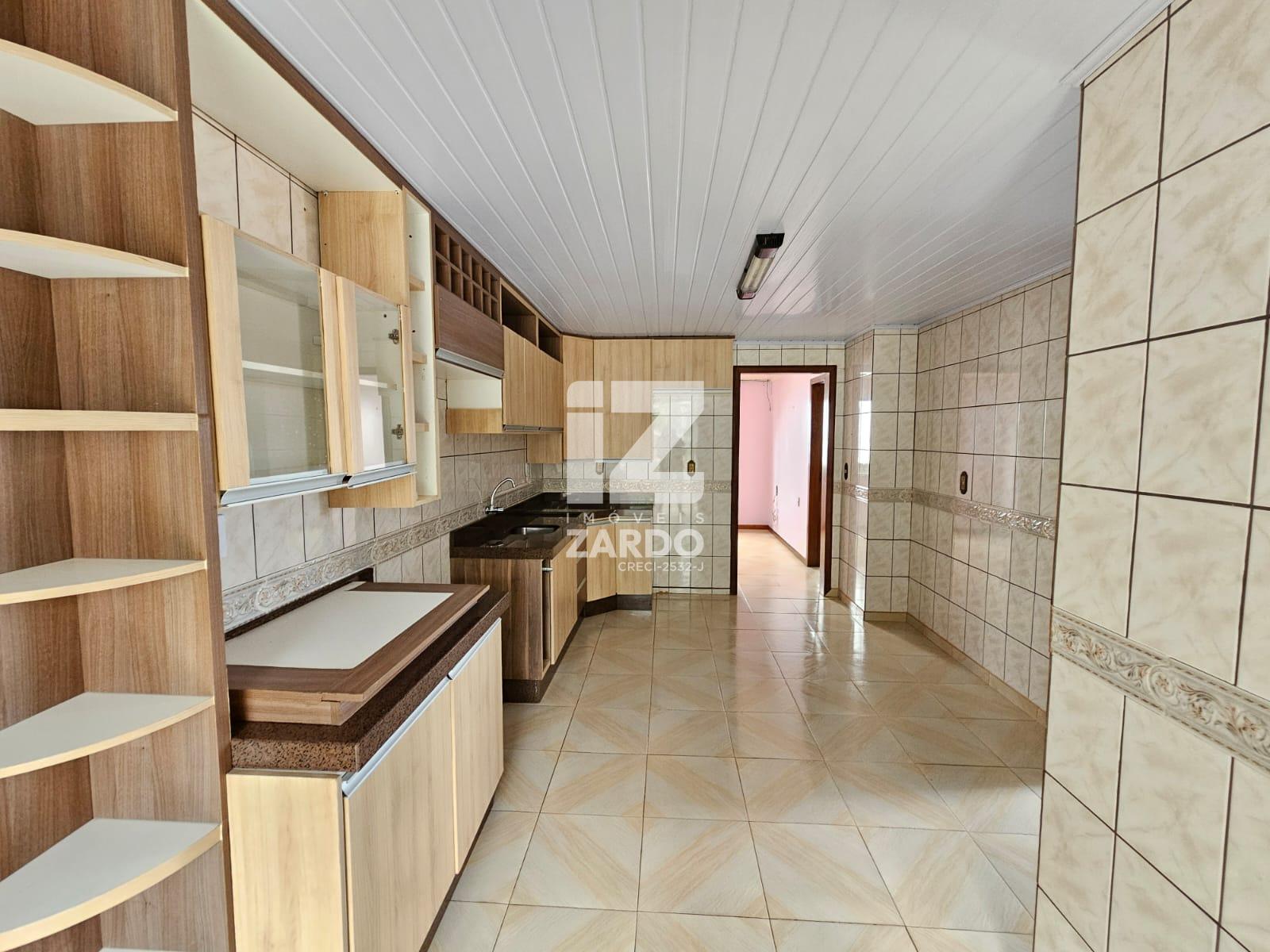 CASA FUNDOS, PARA LOCAÇÃO, COM 03 QUARTOS, BAIRRO SANTA CATARI...