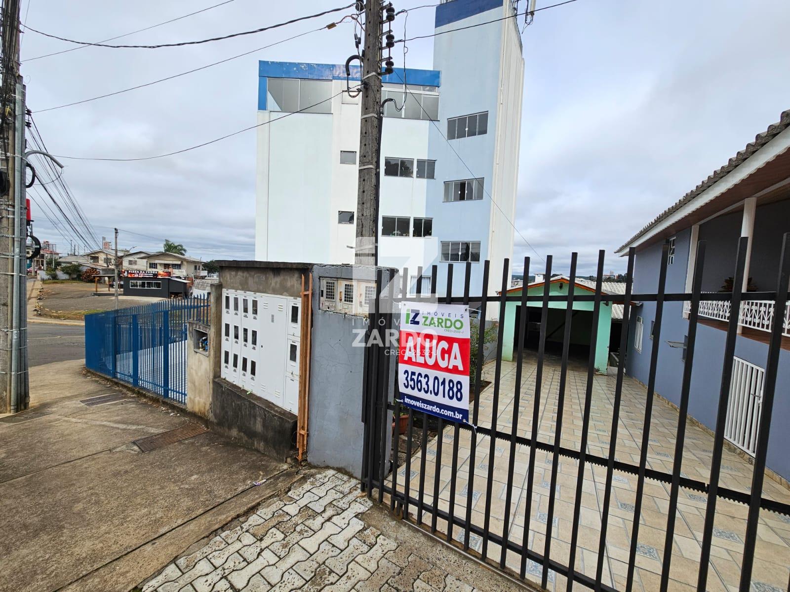 CASA FUNDOS, PARA LOCAÇÃO, COM 03 QUARTOS, BAIRRO SANTA CATARI...
