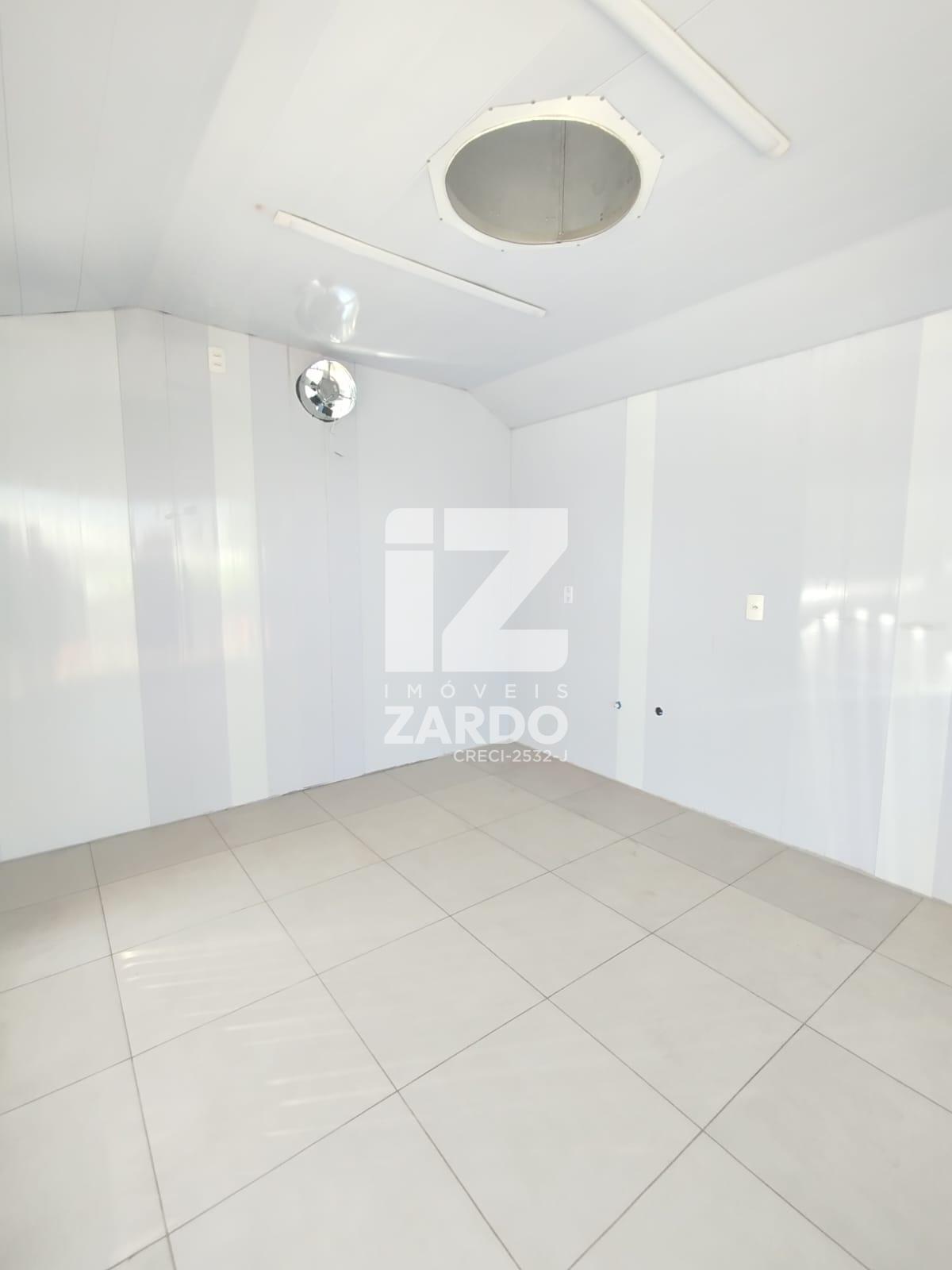 SALA COMERCIAL, ANEXO AO POSTO 1  DE MAIO, CONTENDO APROX 12M .