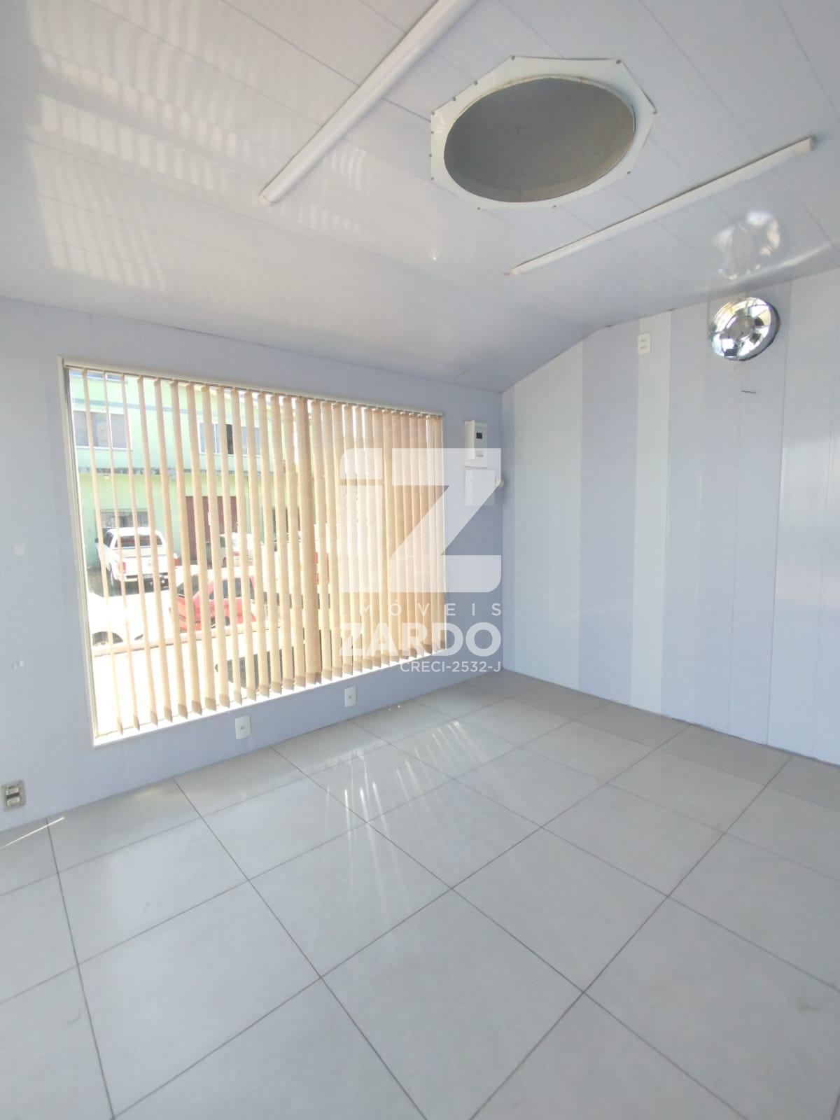 SALA COMERCIAL, ANEXO AO POSTO 1  DE MAIO, CONTENDO APROX 12M .