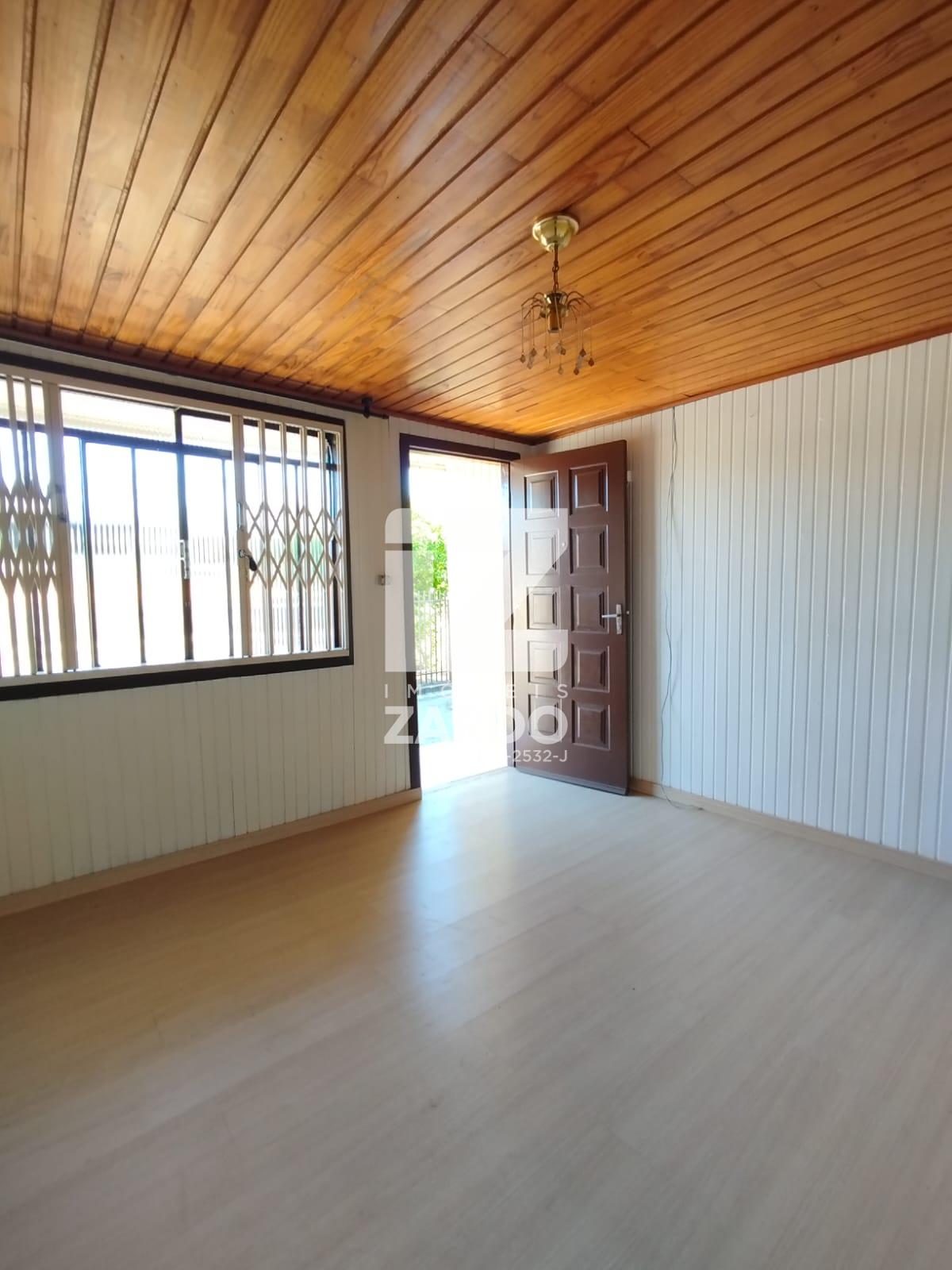 CASA PARA LOCAÇÃO, BAIRRO REUNIDAS, CONTENDO 03 QUARTOS.