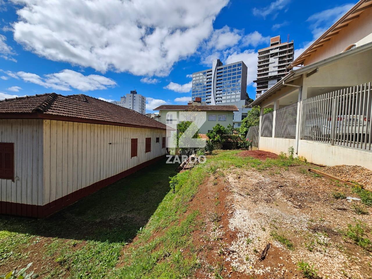TERRENO DE ESQUINA A VENDA NO CENTRO DE CACADOR - SC