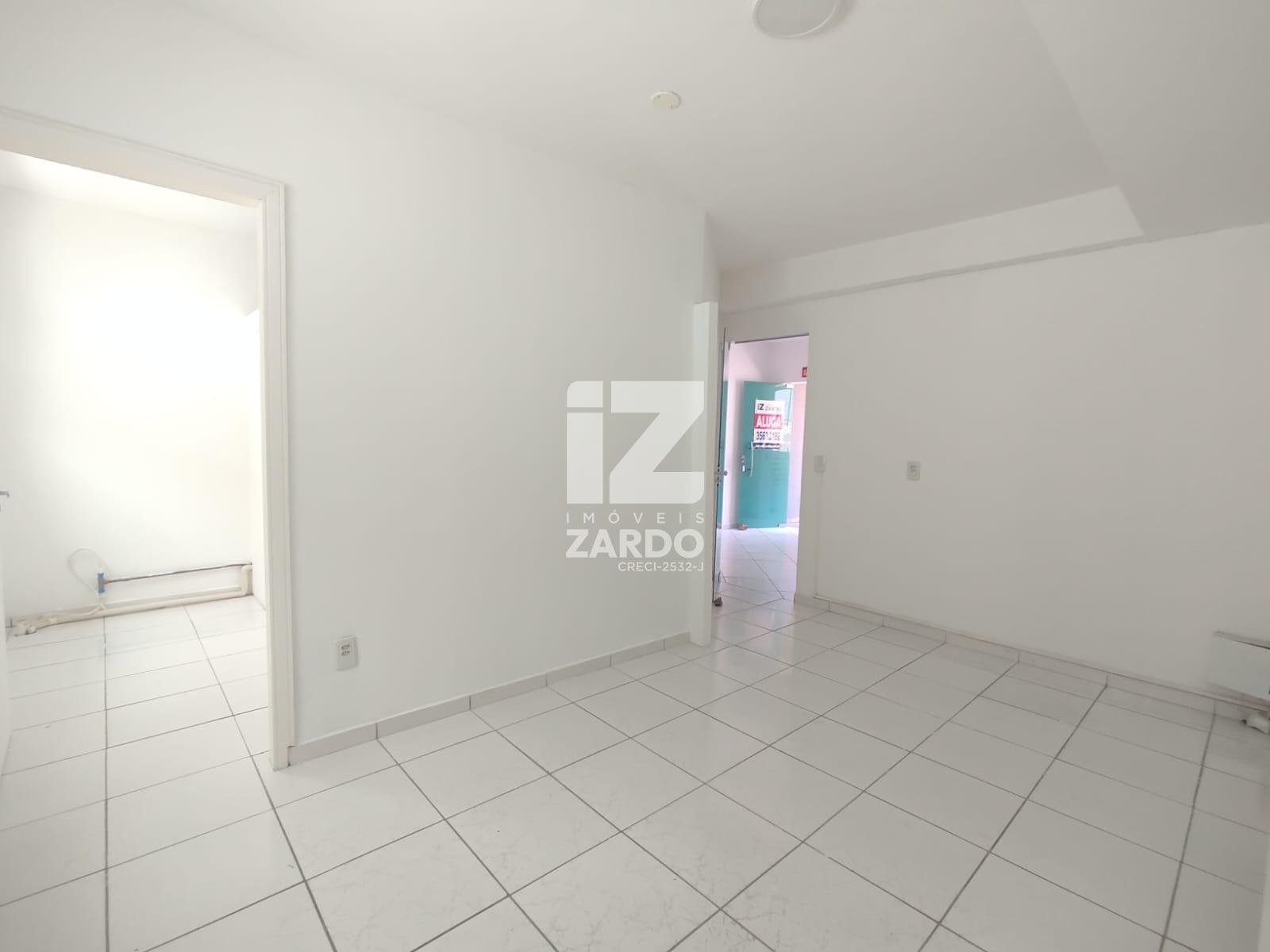 SALA COMERCIAL TÉRREA PARA LOCAÇÃO, LADO DIREITO, COM APROX 90M ,