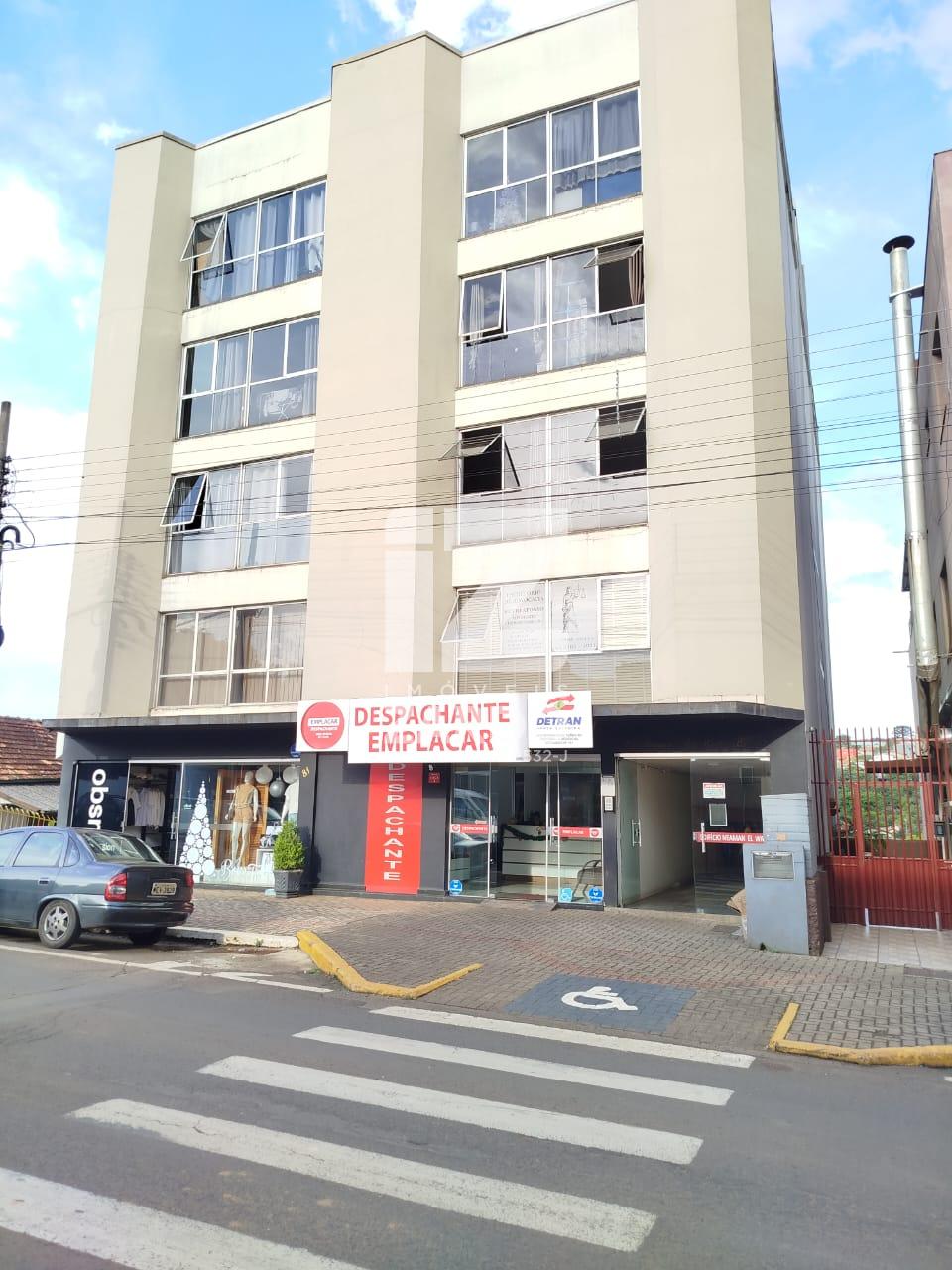 KITINETE NO CENTRO CONTENDO UM  QUARTO, SALA E COZINHA CONJUGA...