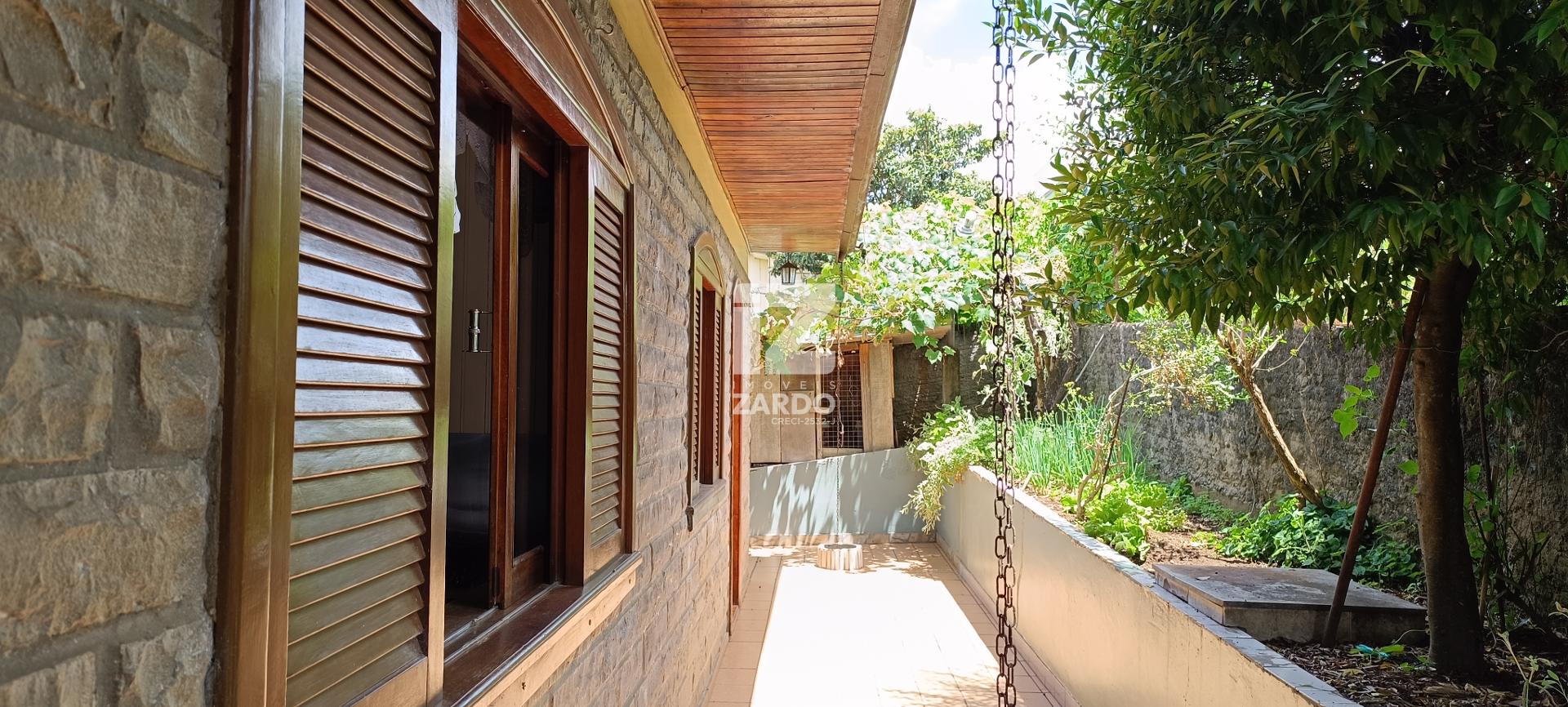 Casa térrea - estrutura externa de pedra área -190m  - em terr...