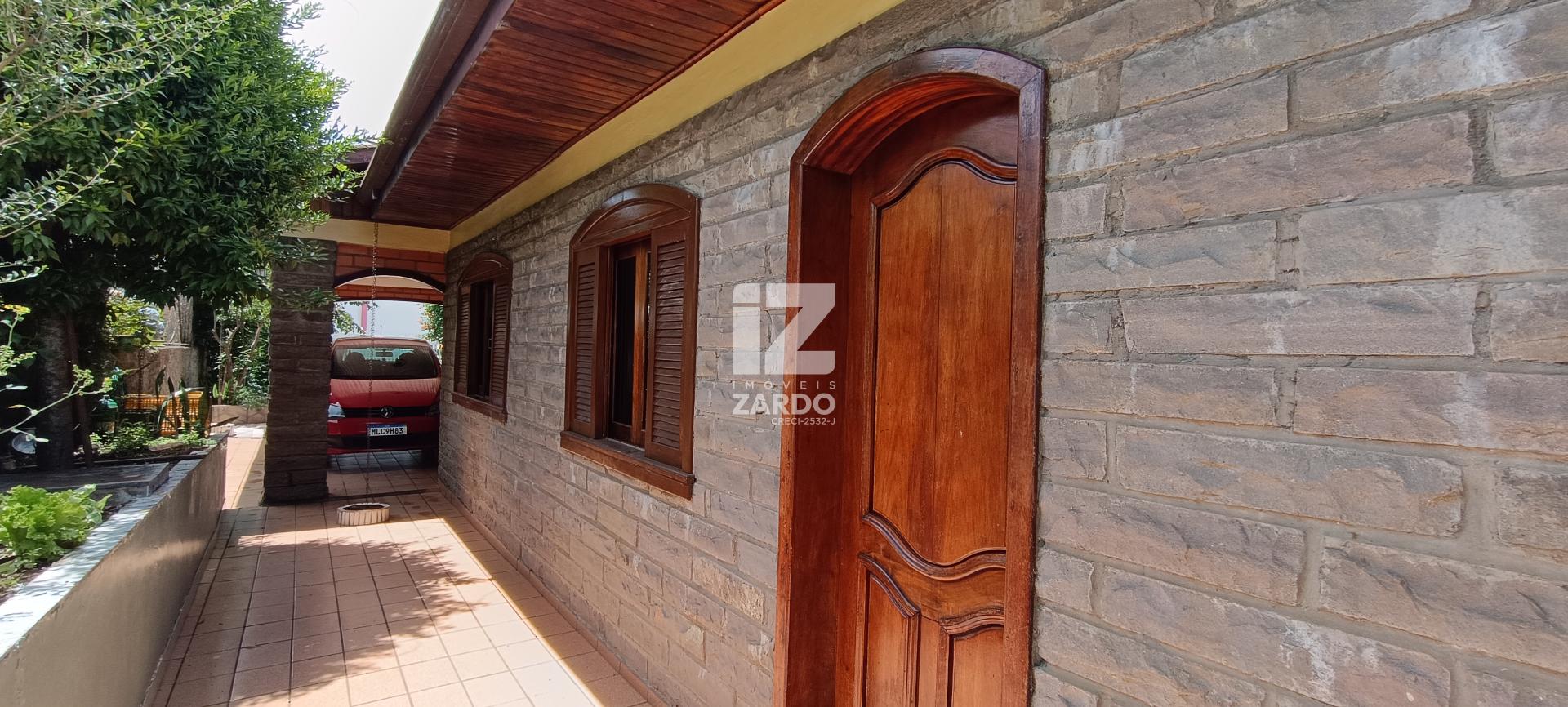 Casa térrea - estrutura externa de pedra área -190m  - em terr...