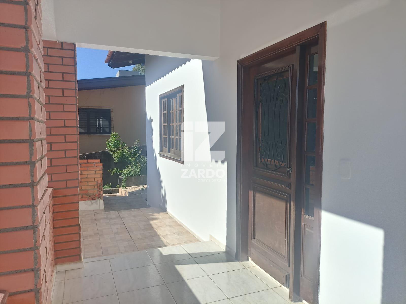 CASA DE ALVENARIA 3 ANDARES, OTIMO PONTO PARA CLÍNICAS E OU MO...