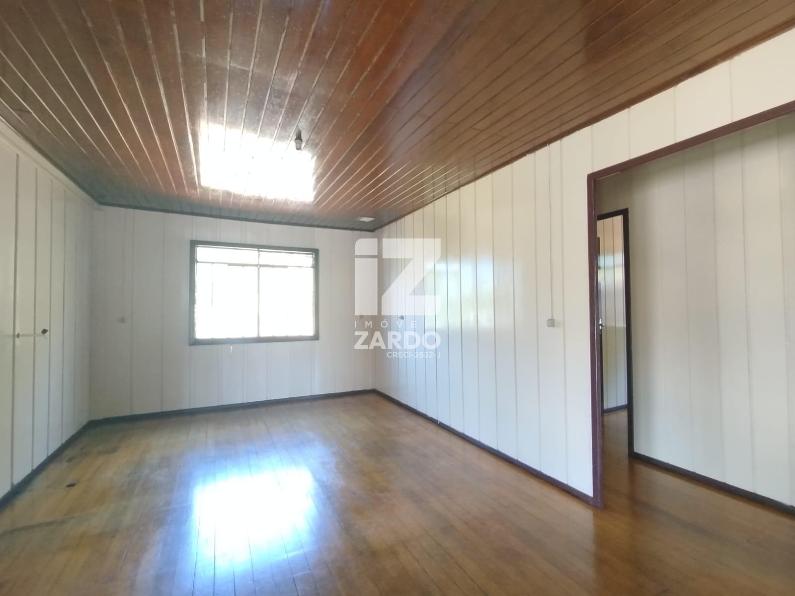 CASA PARA LOCAÇÃO, COM 03 QUARTOS, LOCALIZADA NO BAIRRO GIOPPO  