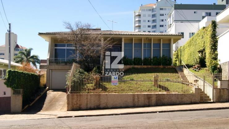 CASA A VENDA COM BELÍSSIMO TERRENO CENTRAL, CENTRO, CACADOR - SC