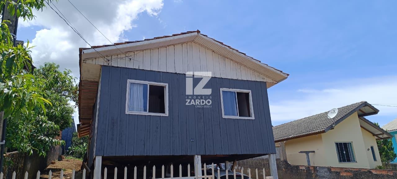 Casa de madeira com 3 dormitórios e terreno de 428,25m   à ven...