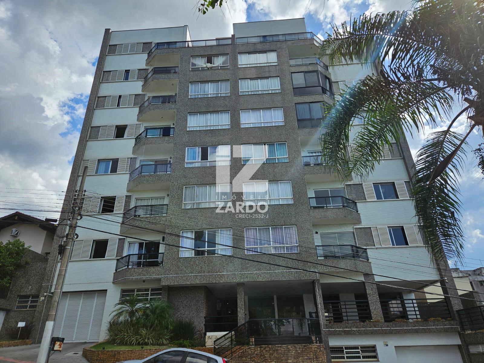 APARTAMENTO AMPLO, EM LOCALIZAÇÃO PRIVILEGIADA, ED. D. RACHIDE   