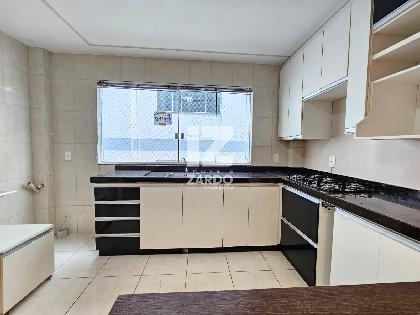 APARTAMENTO CONFORTÁVEL, RES. MADRI, EM ÓTIMA LOCALIZAÇÃO  