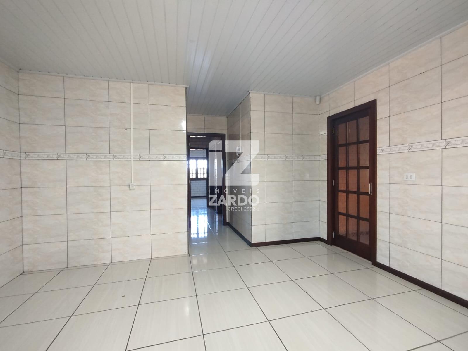 CASA AMPLA PARA LOCAÇÃO, PARTE SUPERIOR, BAIRRO MARTELLO    