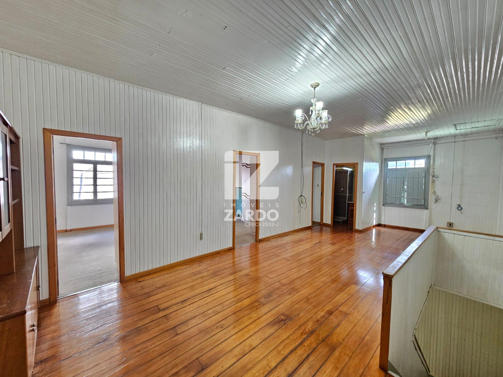 EXCELENTE OPORTUNIDADE PARA LOCAÇÃO, CASA EM MADEIRA, NO CENTR...